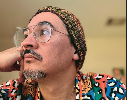 Through Feline Eyes - Tomás Q. Morín's new novel "Cat Love" marries animal poetry with quantum physics